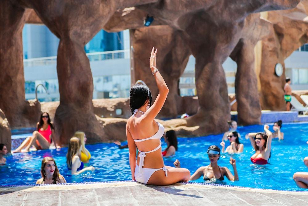 Hilton Beirut Habtoor Grand - Outdoor Pool