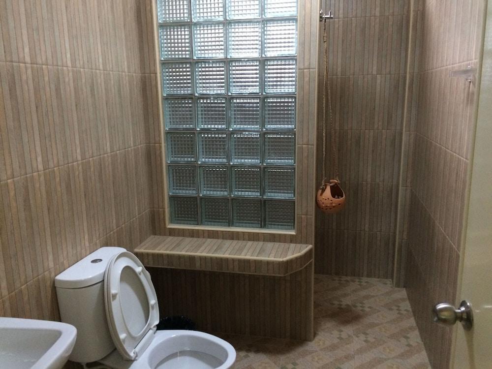راتشايوتين كوتيج - Bathroom