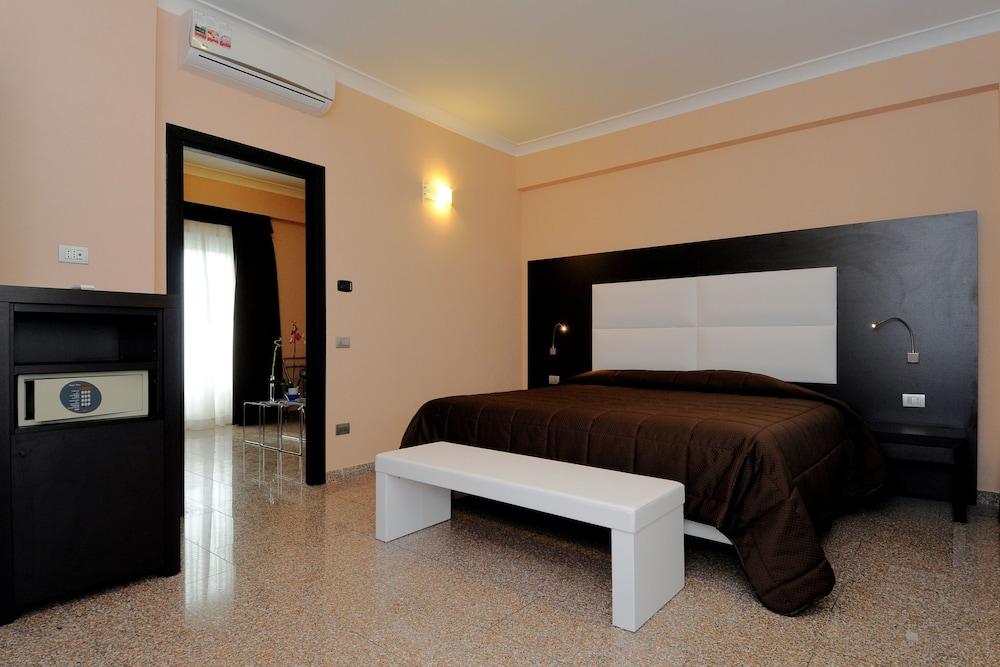 E H SUITES ROME AIRPORT - Featured Image