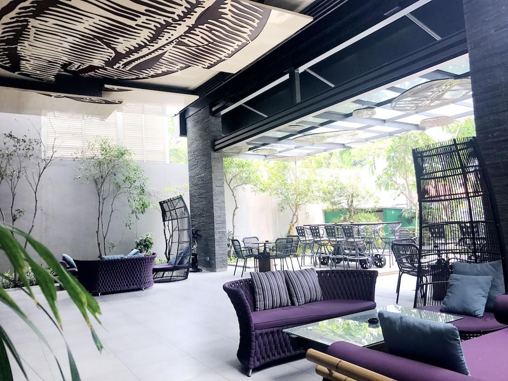 Mercure Surabaya Grand Miram - Lobby Lounge