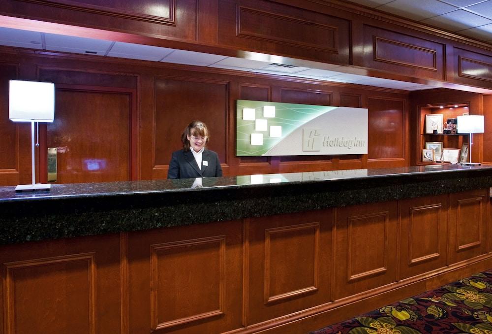 Holiday Inn Hotel & Suites Cincinnati - Eastgate, an IHG Hotel - Check-in/Check-out Kiosk