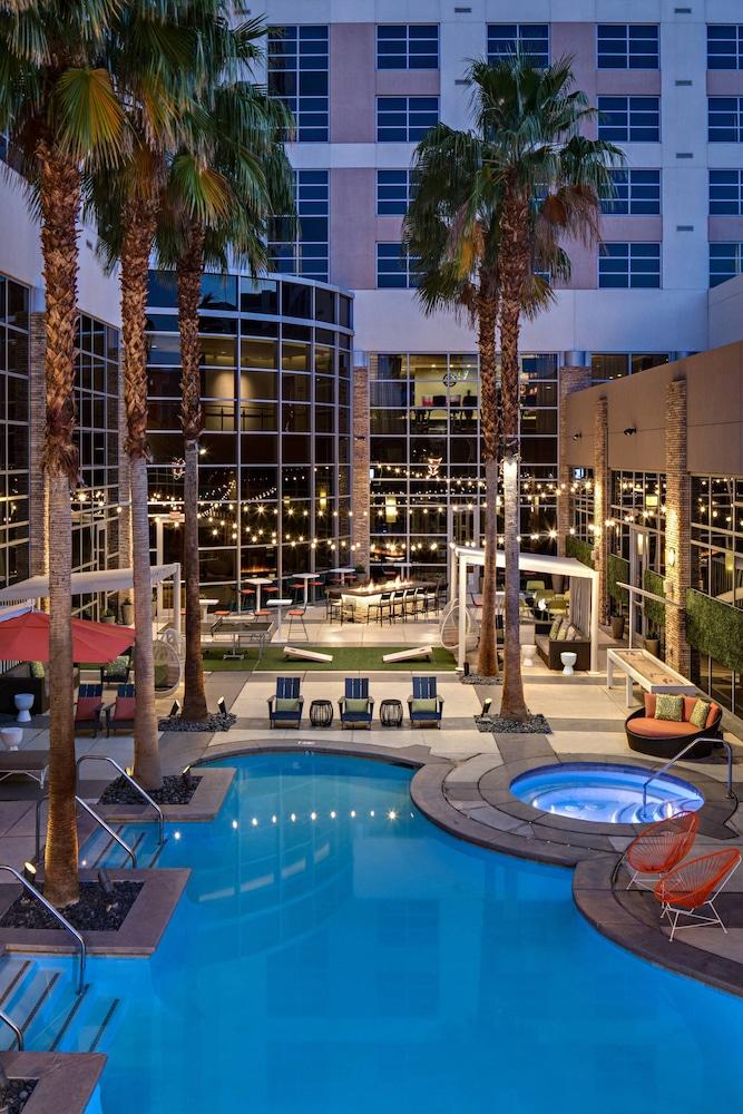 Renaissance Las Vegas Hotel - Pool