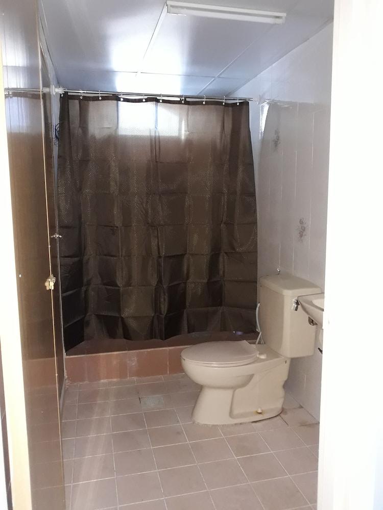 MINIMALIST Studio Apartment - Bathroom