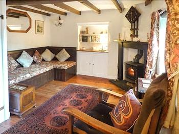 Puzzle Cottage - Living Area