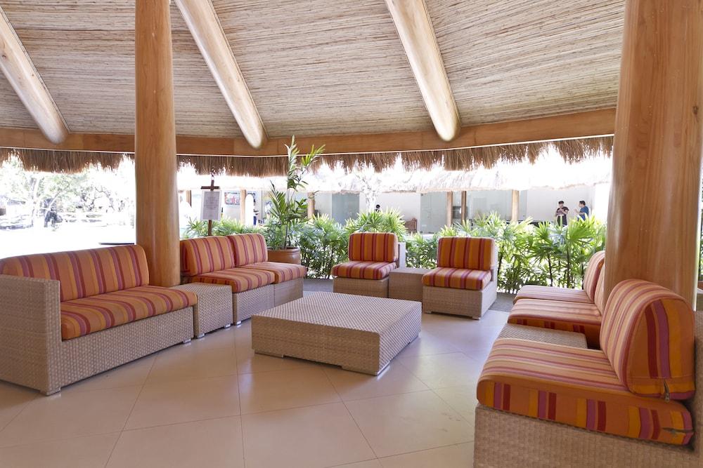 Bluewater Maribago Beach Resort - Lobby Sitting Area