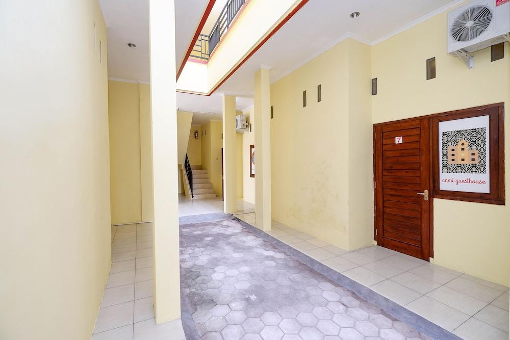 OYO 1553 Anmi Guest House - Hallway