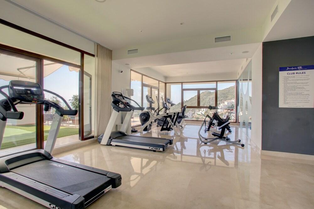 Modern Two Bedroom Villa With Indoor Pool & Spa - Fitness Facility