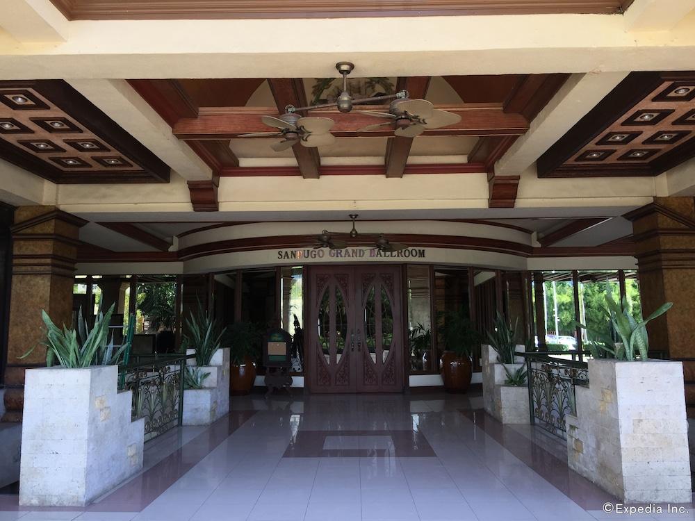 Bohol Tropics Resort - Lobby