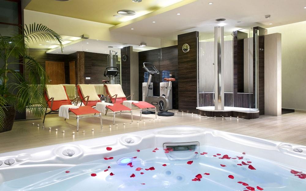 Hotel Dubna Skala - Indoor Spa Tub