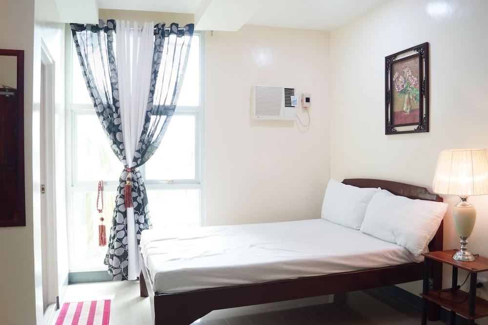 B&J Guesthouse and Functions Inc - Room
