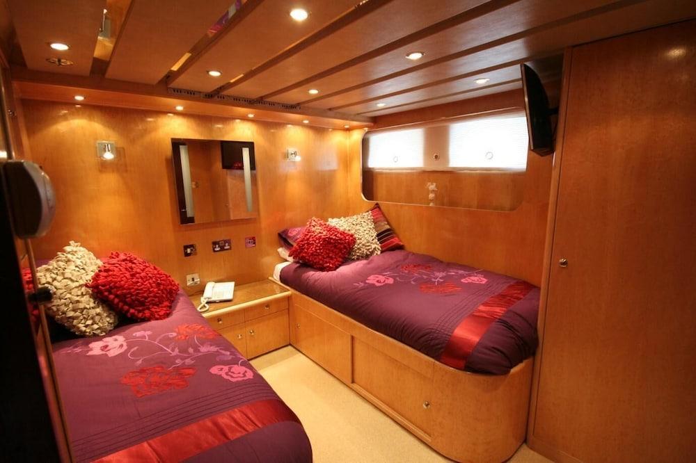 Absolute Pleasure Yacht - Room