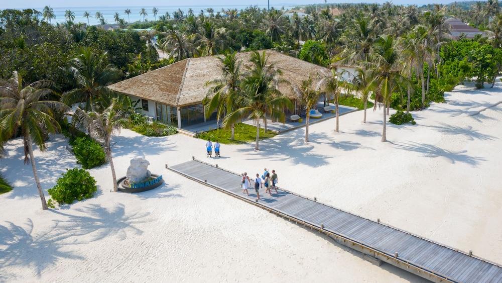 Innahura Maldives Resort - Aerial View