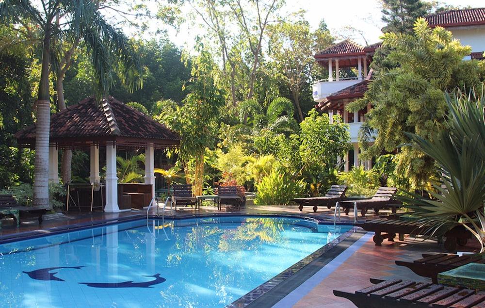 Relax Resort Villa - Featured Image