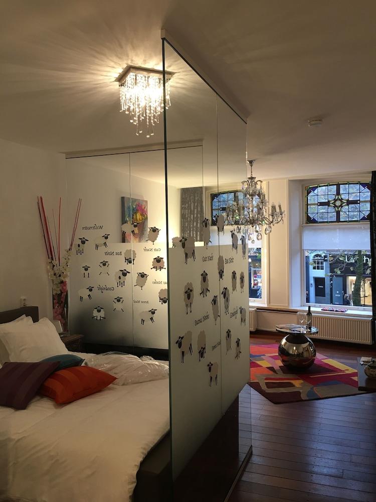 Luxury Apartments Delft - Flower Market - Room