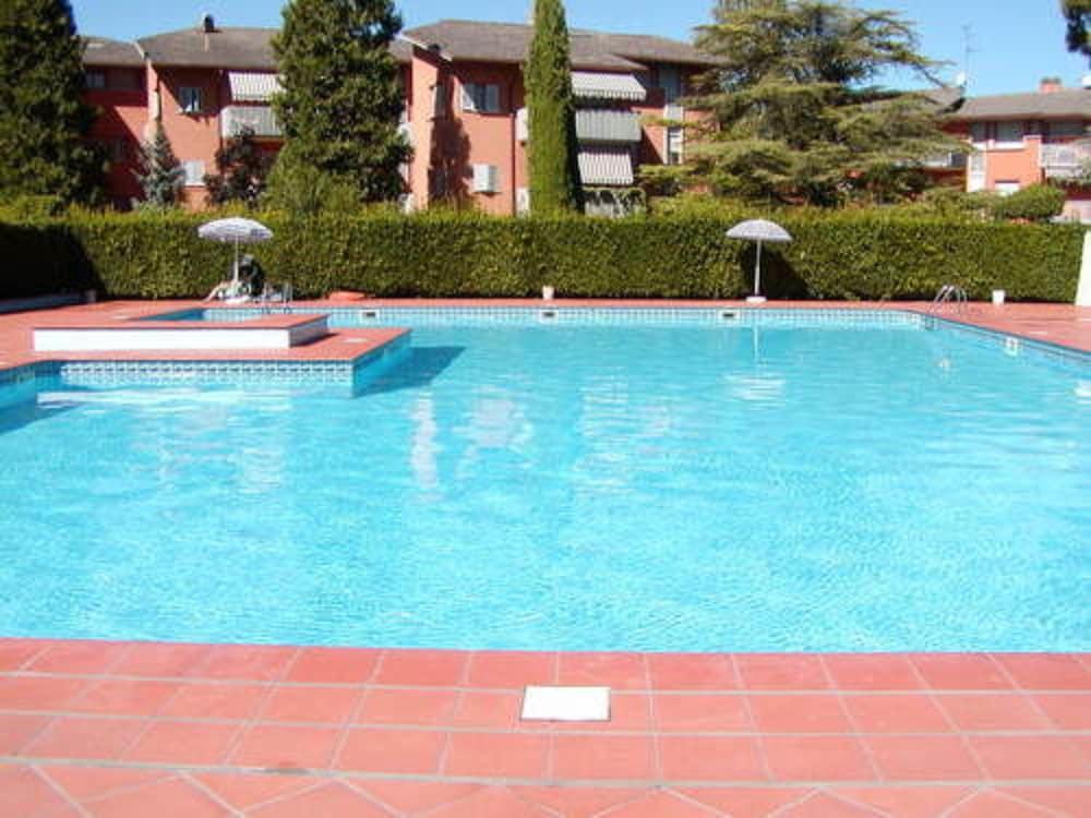 Easy Apartaments Peschiera - Outdoor Pool