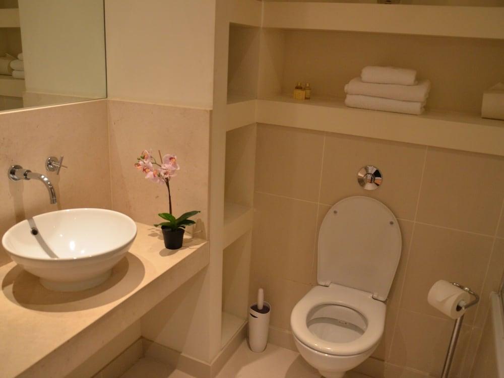 Attractive Apartment in London on the Docks - Bathroom