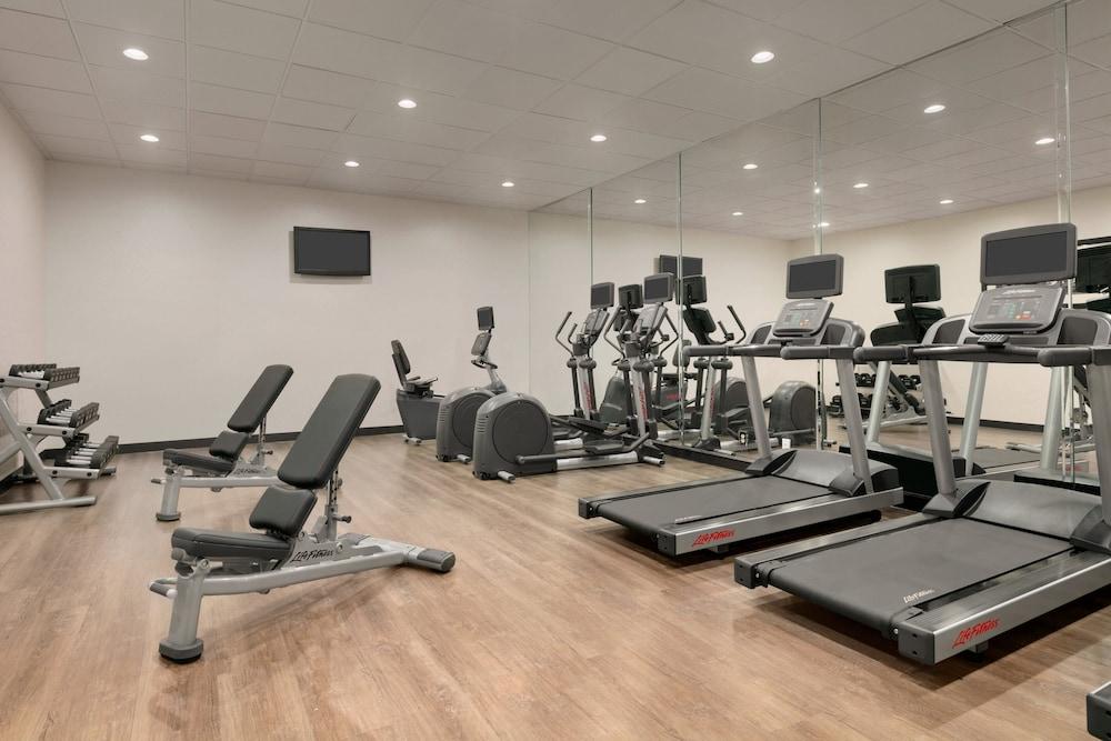 Holiday Inn Express Hotel & Suites Norfolk Airport, an IHG Hotel - Fitness Facility