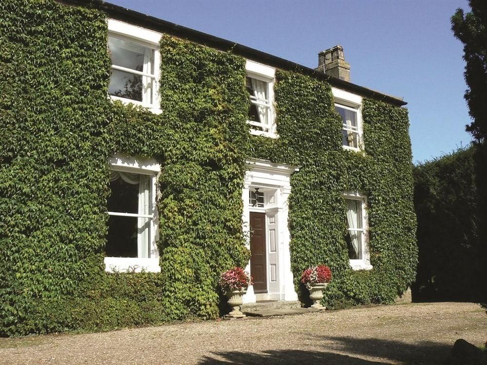 Croxton House Bed and Breakfast - Featured Image