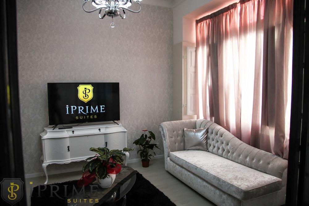 IPrime Suites - Interior Entrance