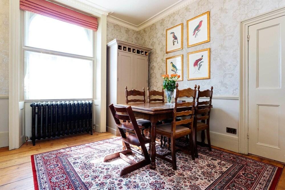 Canonbury Townhouse - In-Room Dining