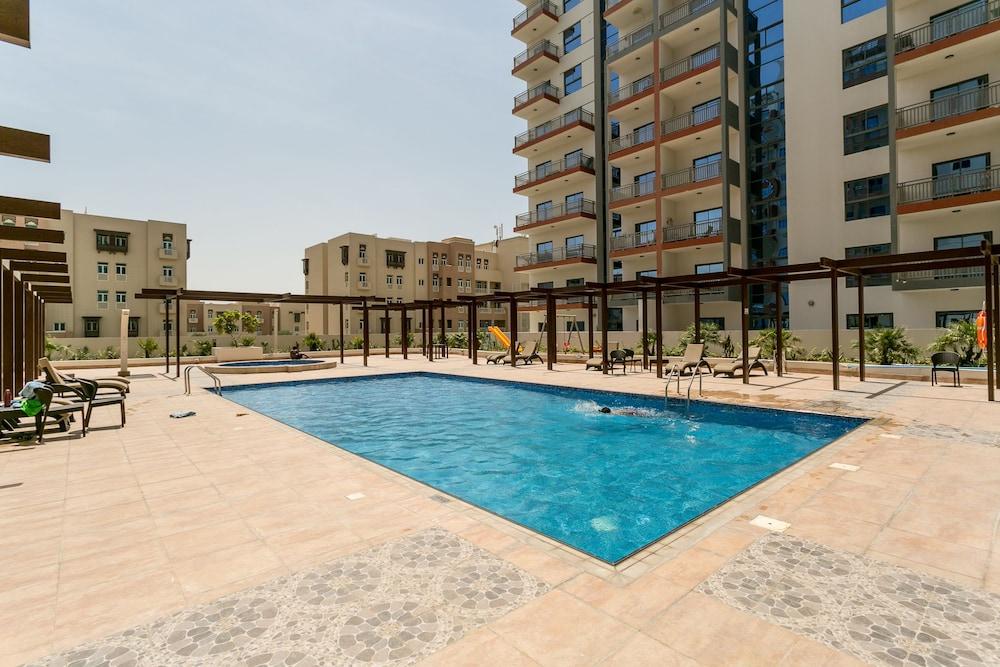 One Perfect Stay - Al Furjan - Outdoor Pool