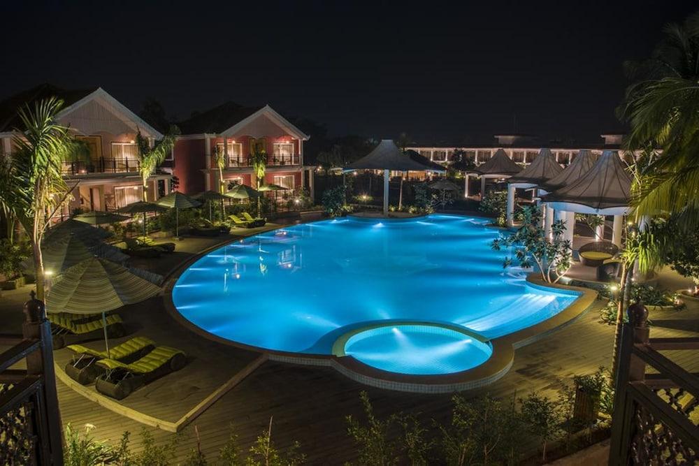 Swosti Chilika Resort - Outdoor Pool