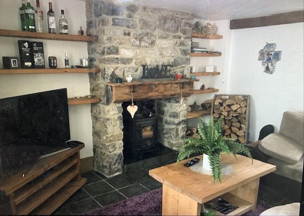 Cavedale cottage - Living Area