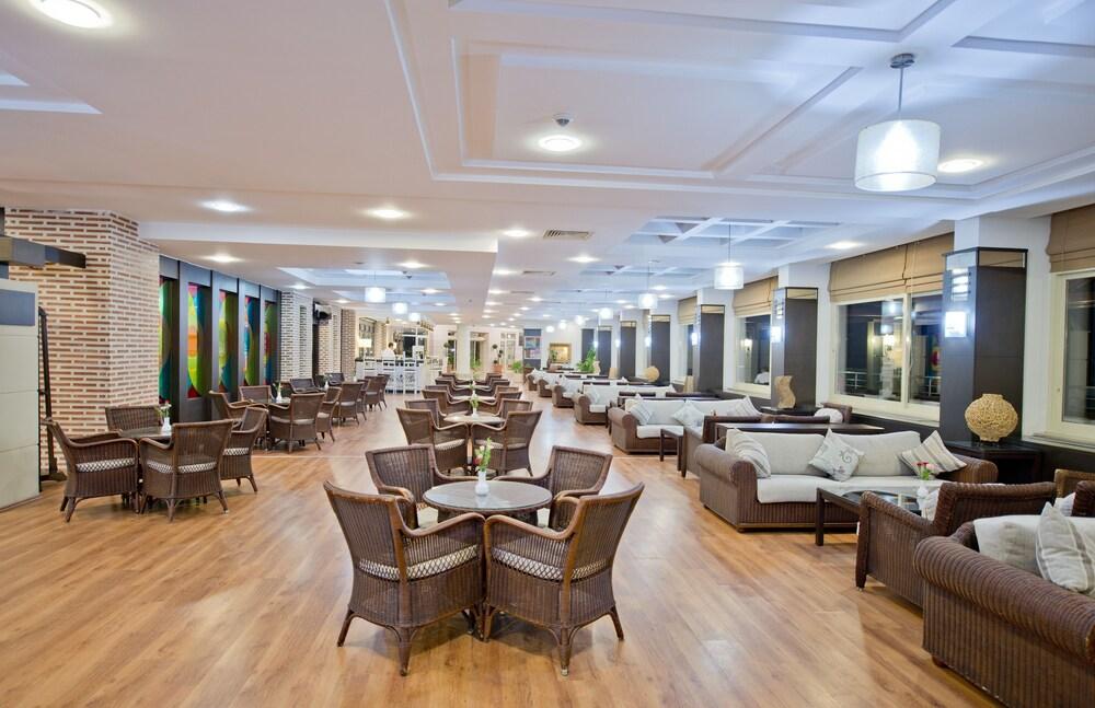 Trendy Palm Beach - All Inclusive - Lobby Sitting Area