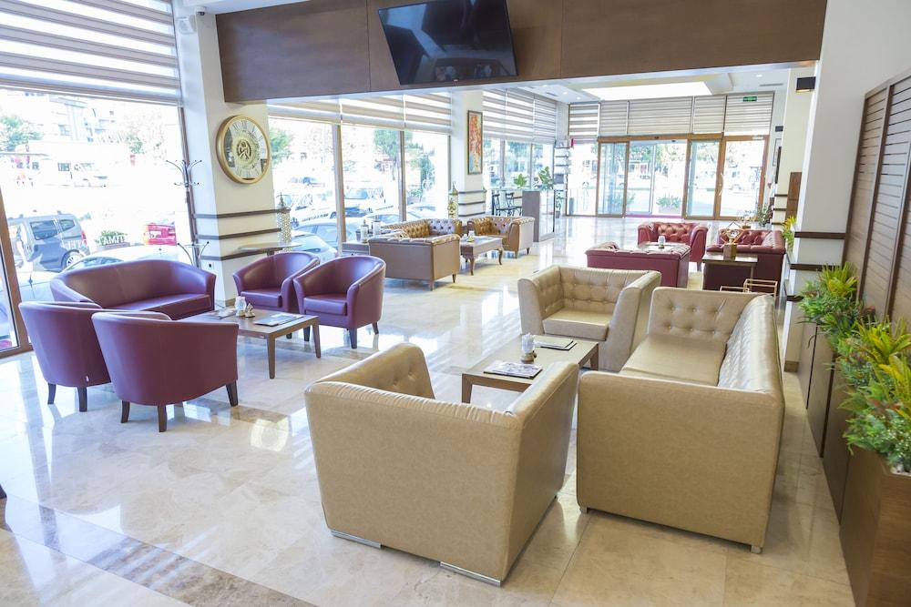 Grand Itimat Hotel - Lobby Sitting Area