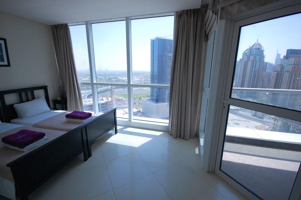 Kennedy Towers - 23 Marina - Room