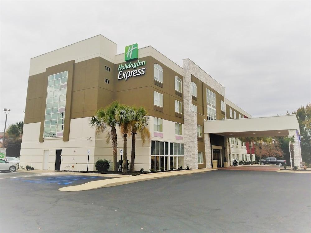 Holiday Inn Express Columbia - Two Notch, an IHG Hotel - Featured Image