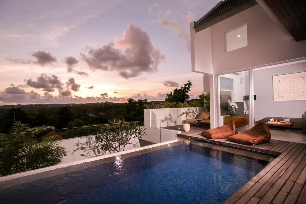 Villa Lovely Ungasan Bali - Outdoor Pool
