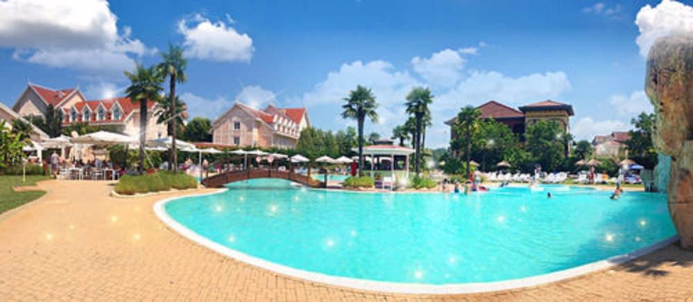 Gardaland Hotel - Outdoor Pool