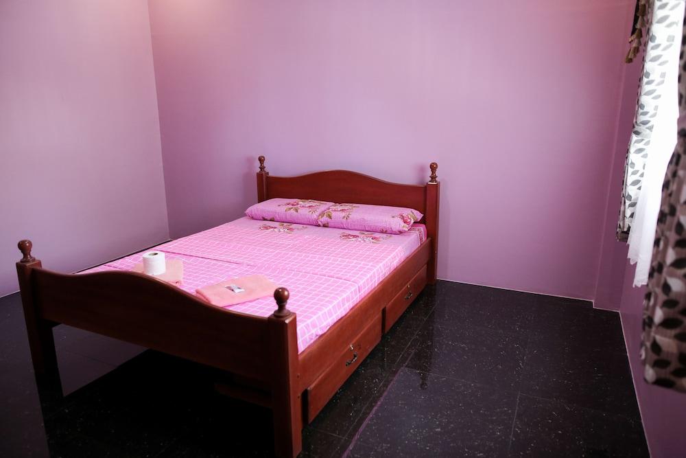 Luzmin BH - Pink House - Room