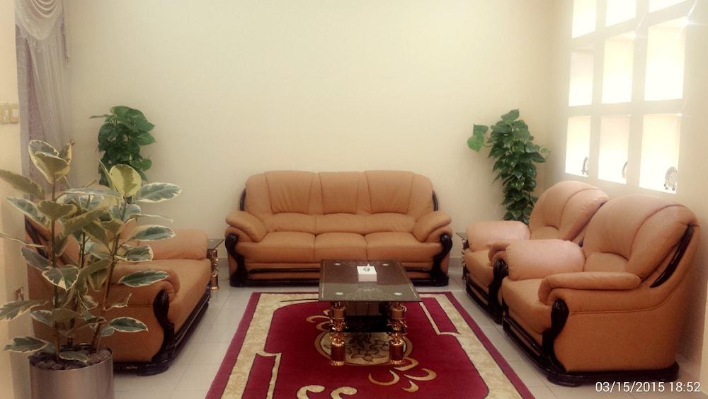 Al Reem Hotel Apartments - Lobby Sitting Area