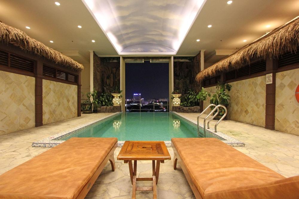 Harmoni Suites Hotel - Indoor Pool