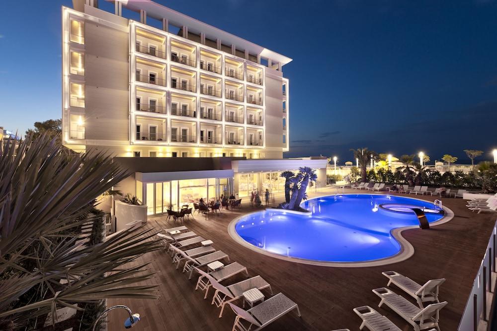 Hotel Ambasciatori - Featured Image