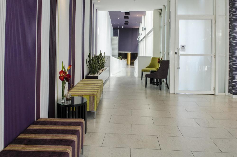 The Quadrant Hotel & Suites - Lobby Sitting Area