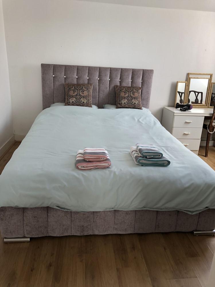 2 Bed Apartment in Basingstoke - Room