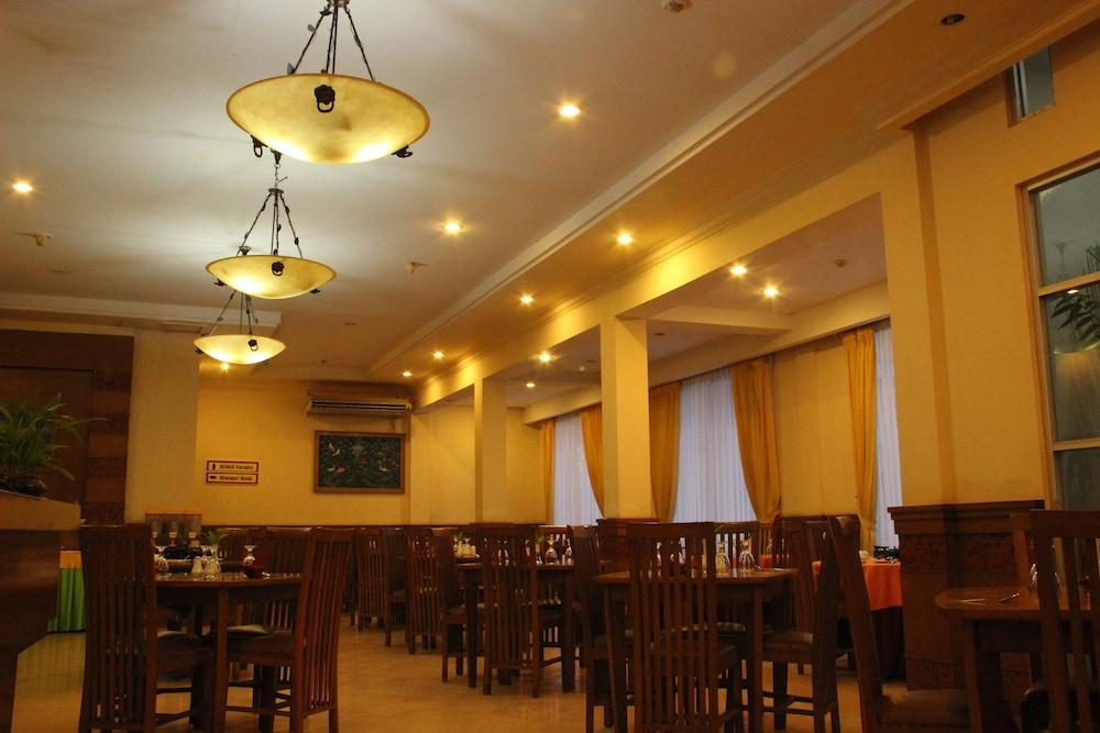 Hotel Abadi Lubuk Linggau by Tritama Hospitality - Restaurant