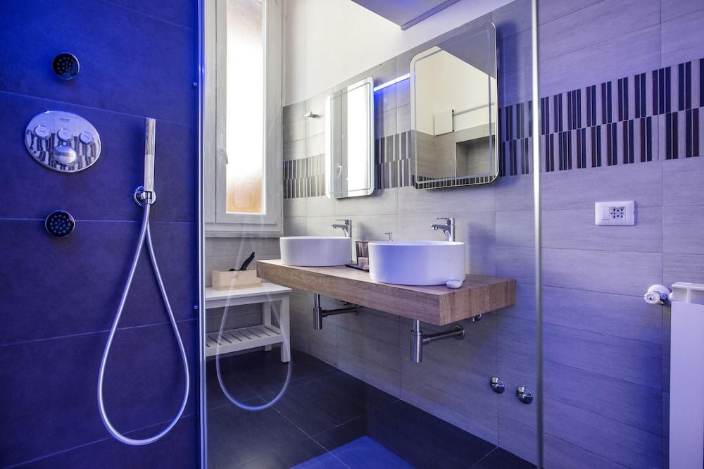 Trevi Luxury Terrace - Bathroom