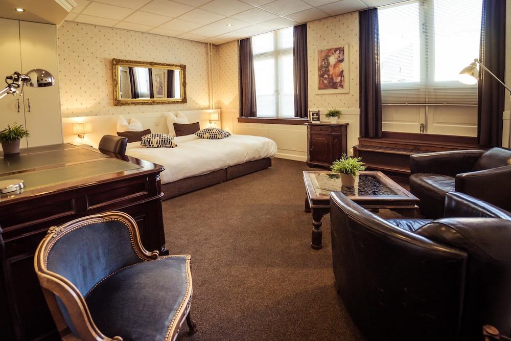 Queen Hotel - Room