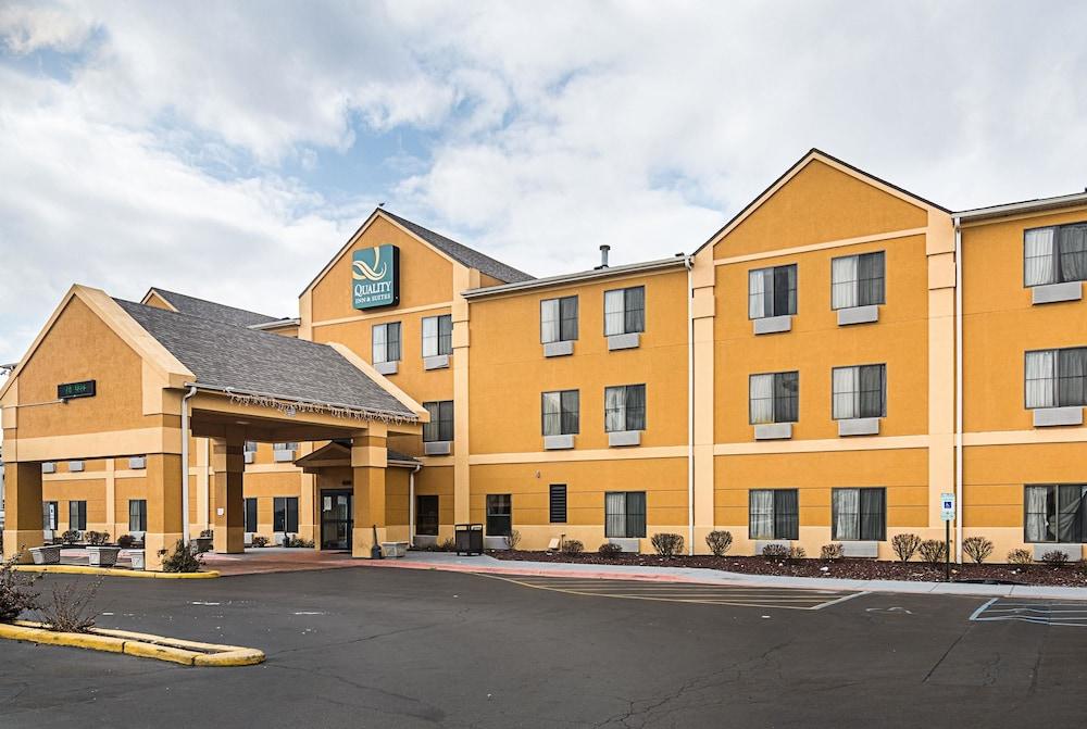 Quality Inn & Suites near I-80 and I-294 - Featured Image