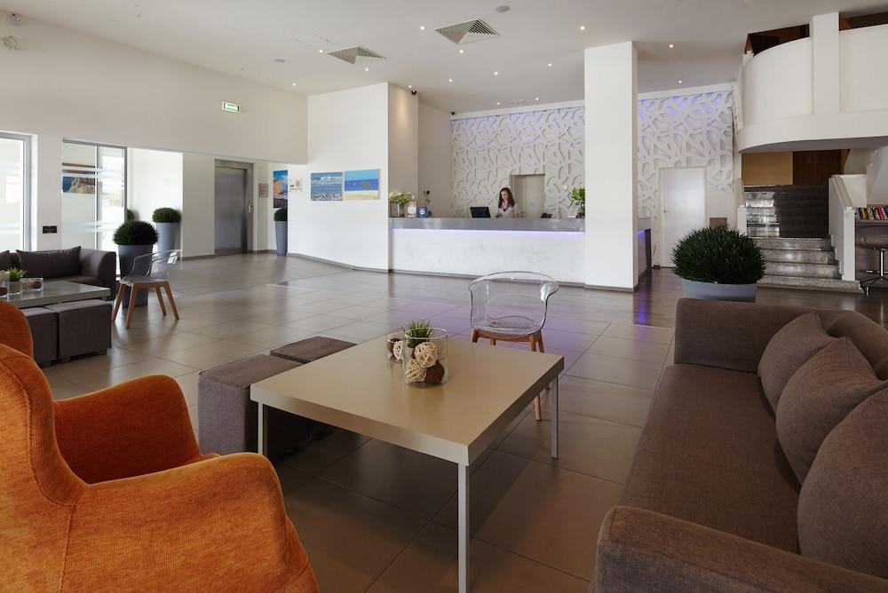 Melpo Antia Hotel & Suites - Reception