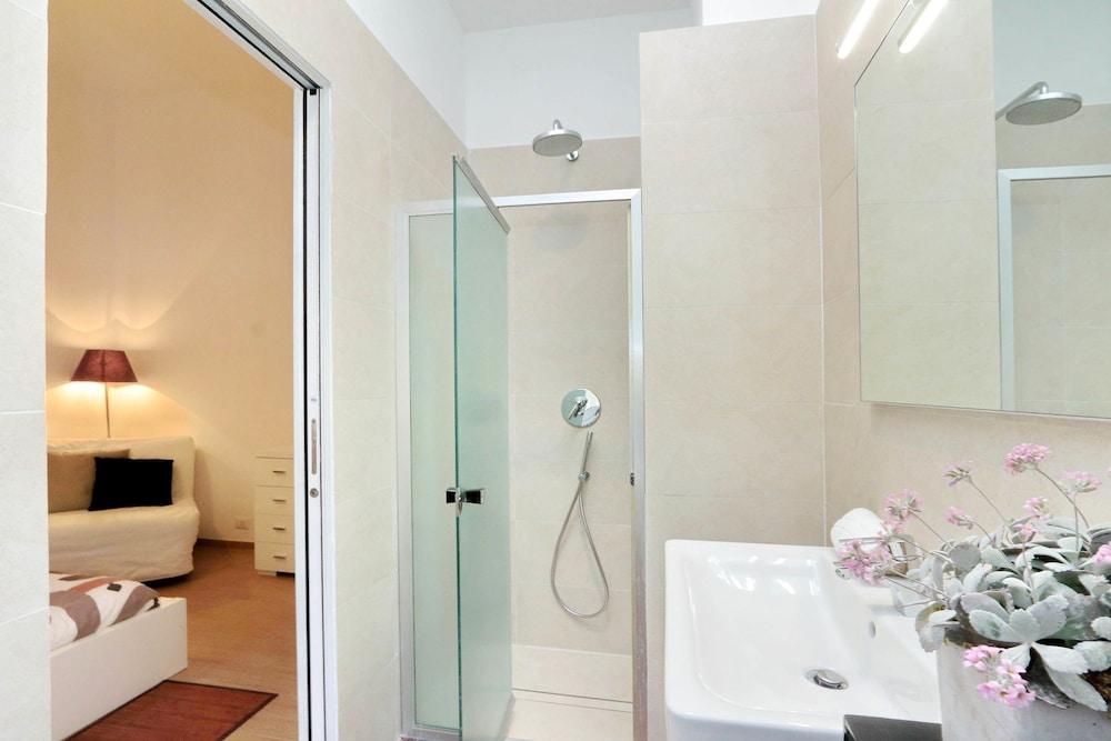 Monteverde Guesthouse - Bathroom