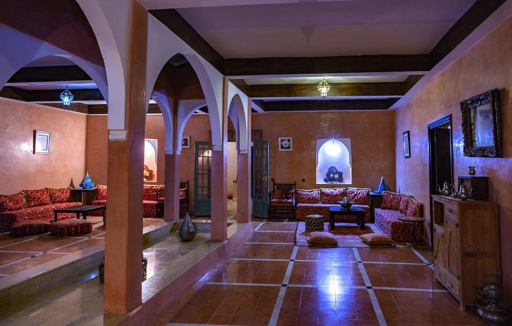 Riad Oussari - Interior Entrance