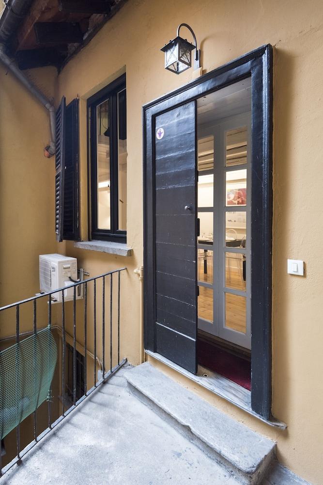 Porta Romana - RentClass Adelson - Interior Entrance
