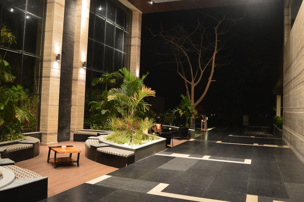 Welcomhotel by ITC Hotels, Kences Palm Beach, Mamallapuram - Lobby