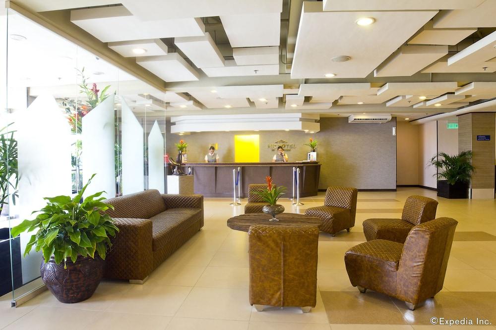 Microtel by Wyndham Mall of Asia - Lobby