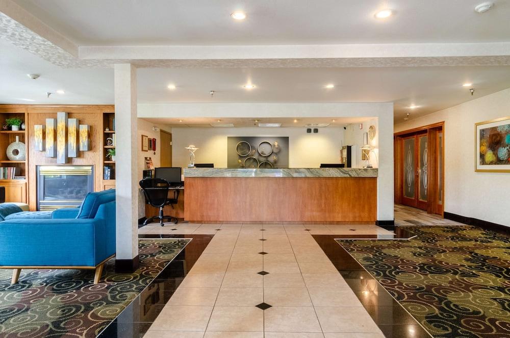 GuestHouse Inn & Suites Hotel Poulsbo - Lobby